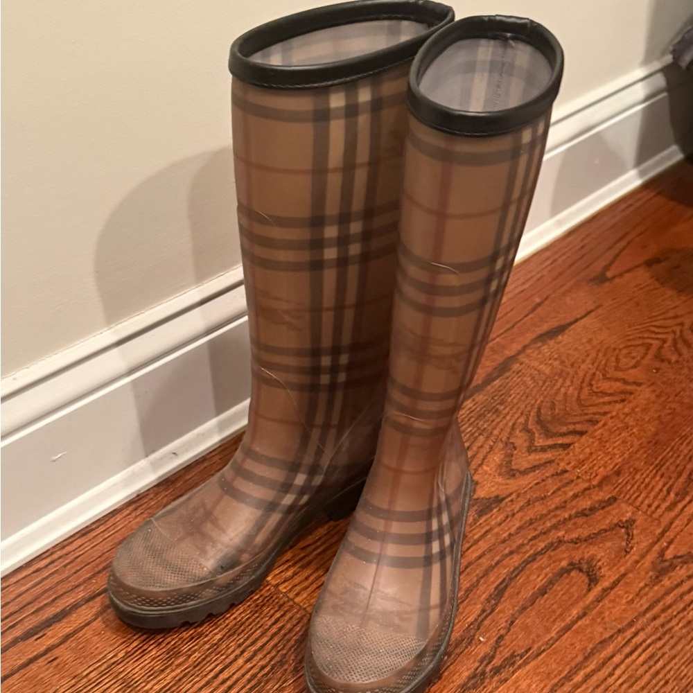 Burberry VINTAGE rain boots. Size 38.
